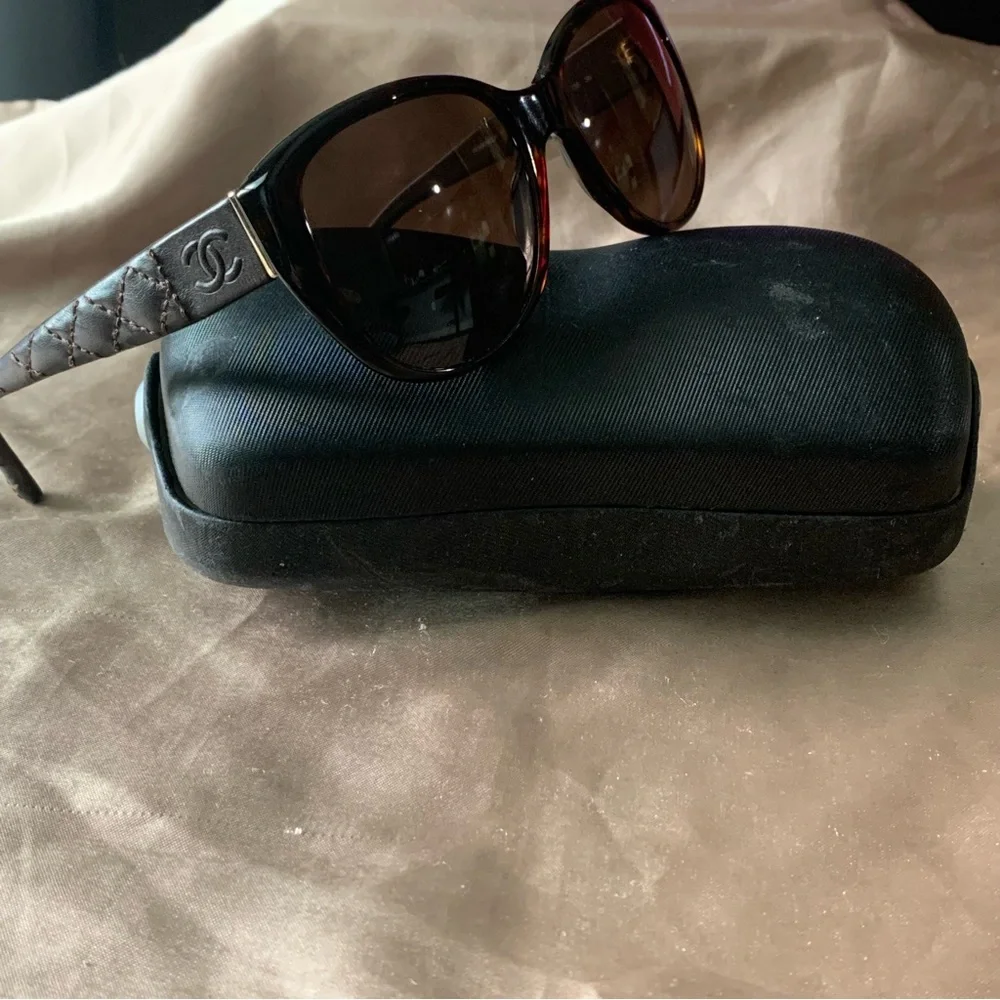 CHANEL | Accessories | Chanel Lambskin Quilted Sunglasses  display picture 1
